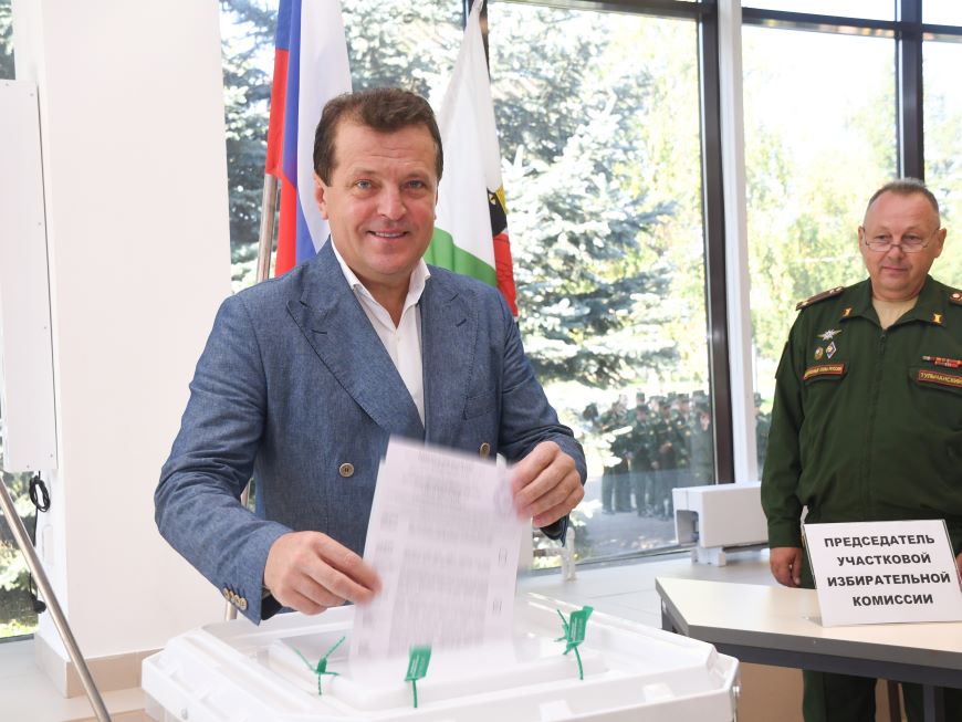 Метшин проголосовал на выборах депутатов Госсовета и призвал прийти на концерт