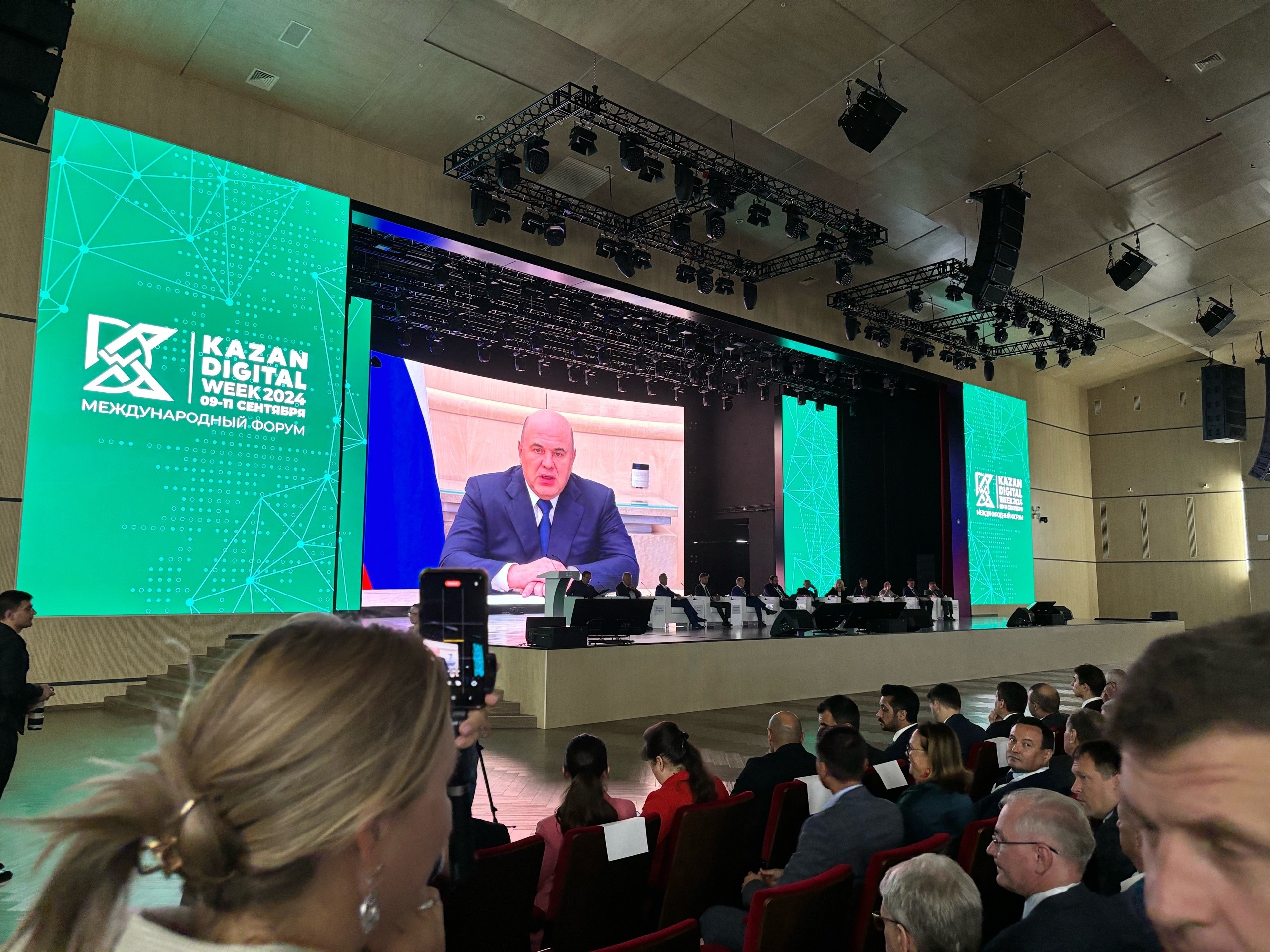 Мишустин: «В цифровой отрасли работают свыше 900 тысяч кадров»