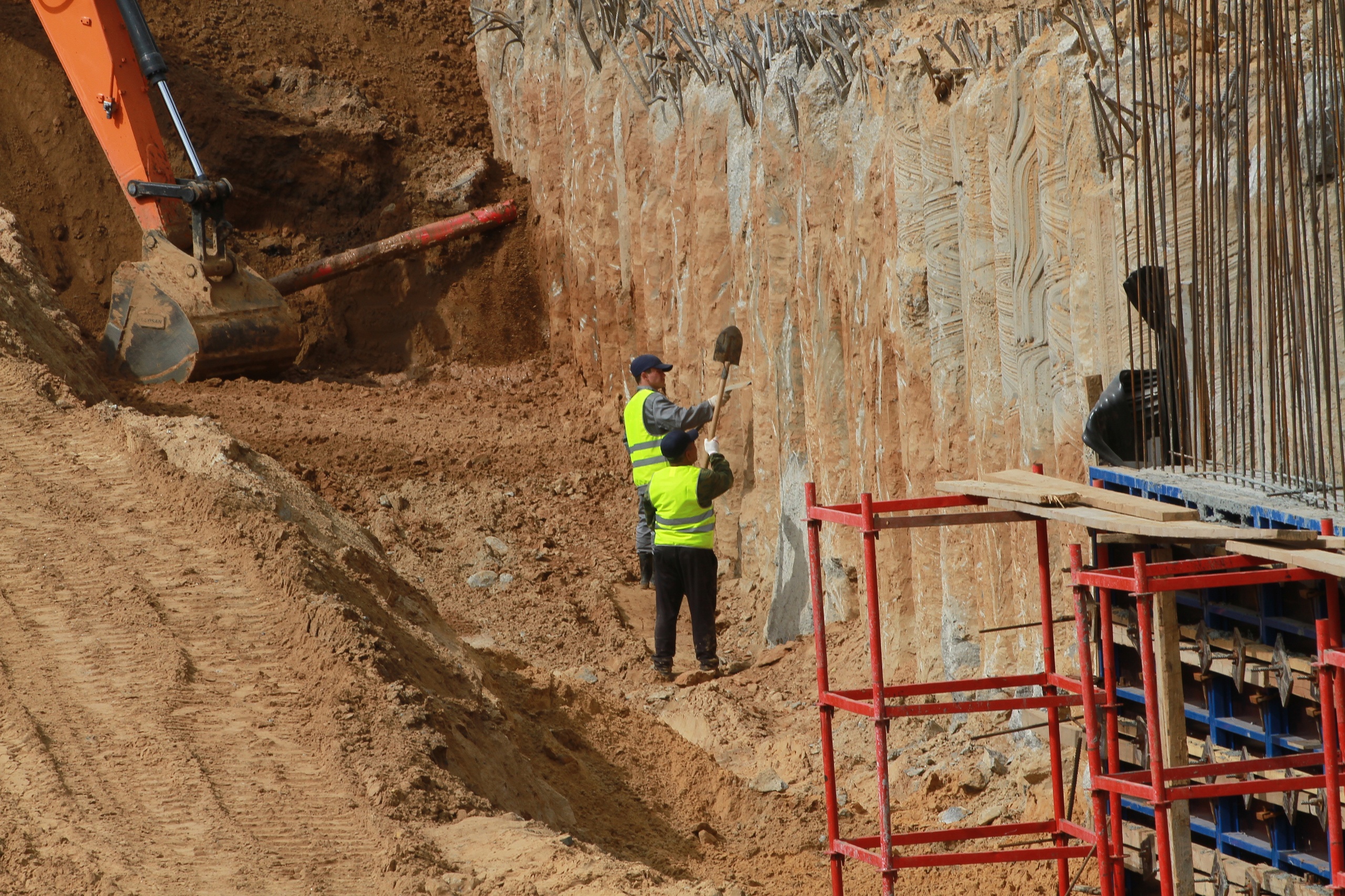 В комитете ЖКХ объяснили сдвиги по срокам ремонта 3-го северного коллектора