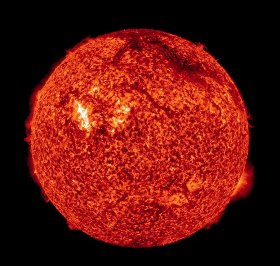 Облако плазмы с Солнца движется в сторону Земли