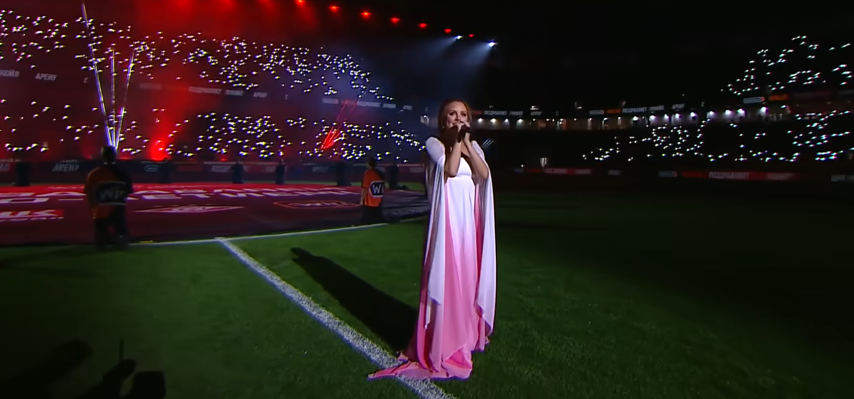 Певица МакSим выступила перед матчем звёзд «Спартака»