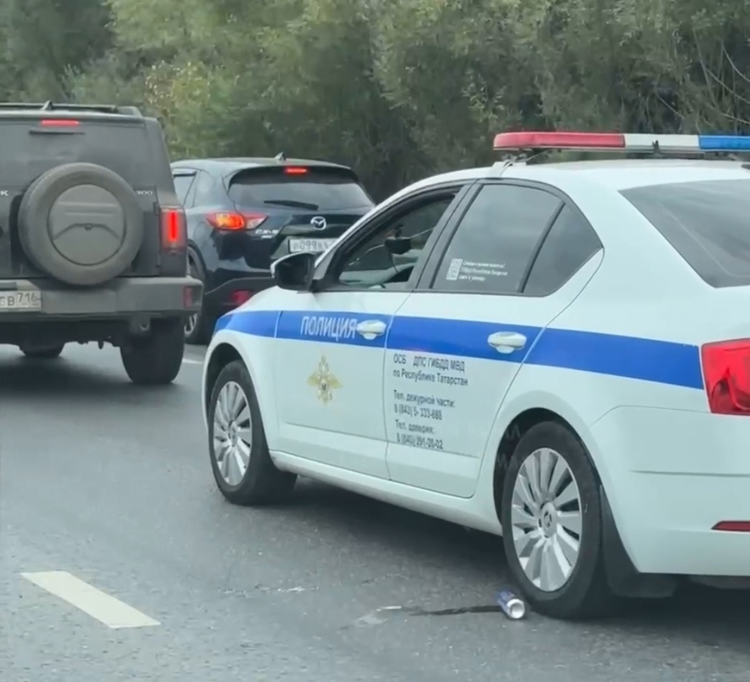 Пассажиры такси, кинувшие банку в татарстанских полицейских, оказались пьяными