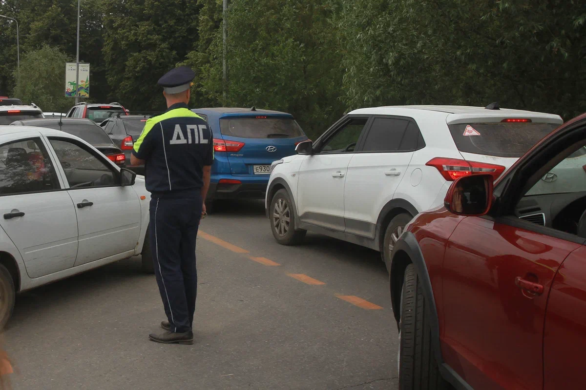 Жительница Татарстана спешила перевести мошенникам деньги и попала в ДТП