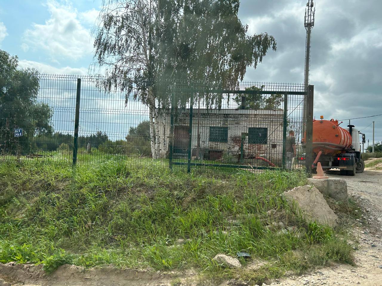 Нелегальную канализационную станцию нашли у озера под Казанью