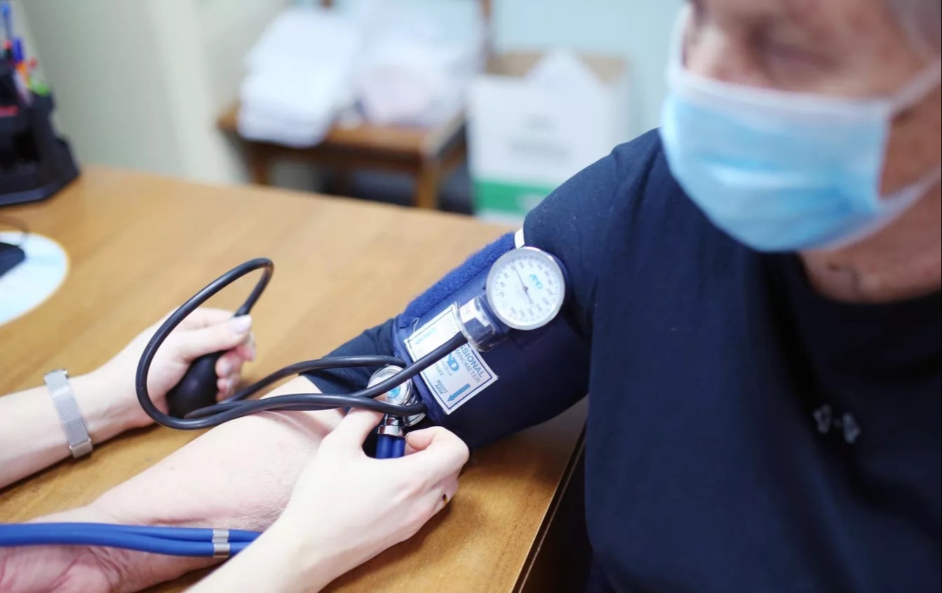 Татарстанцам рассказали, при каких болях нужно срочно бежать к специалистам