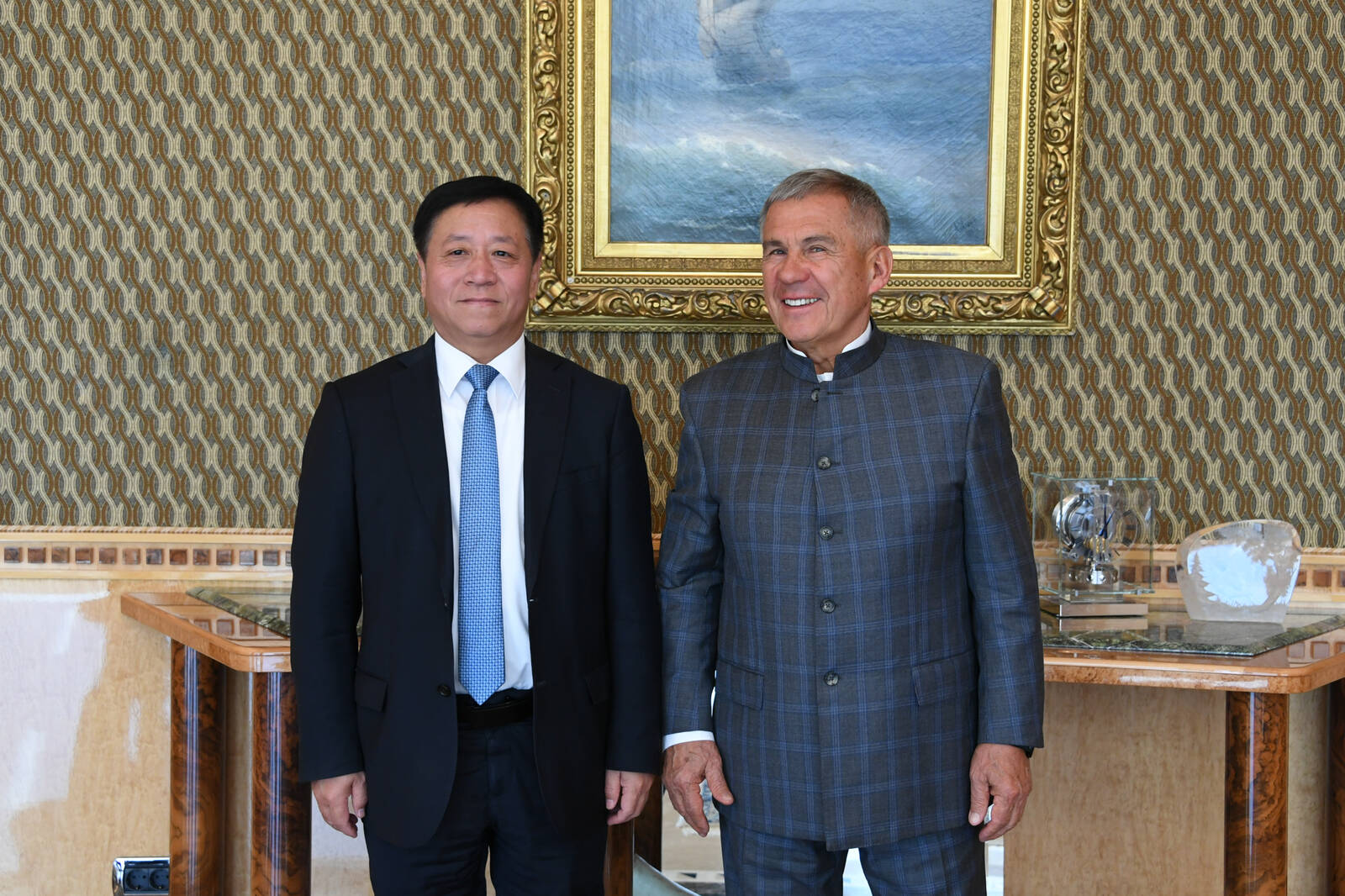 Минниханов обсудил с послом Китая расширение деловых контактов