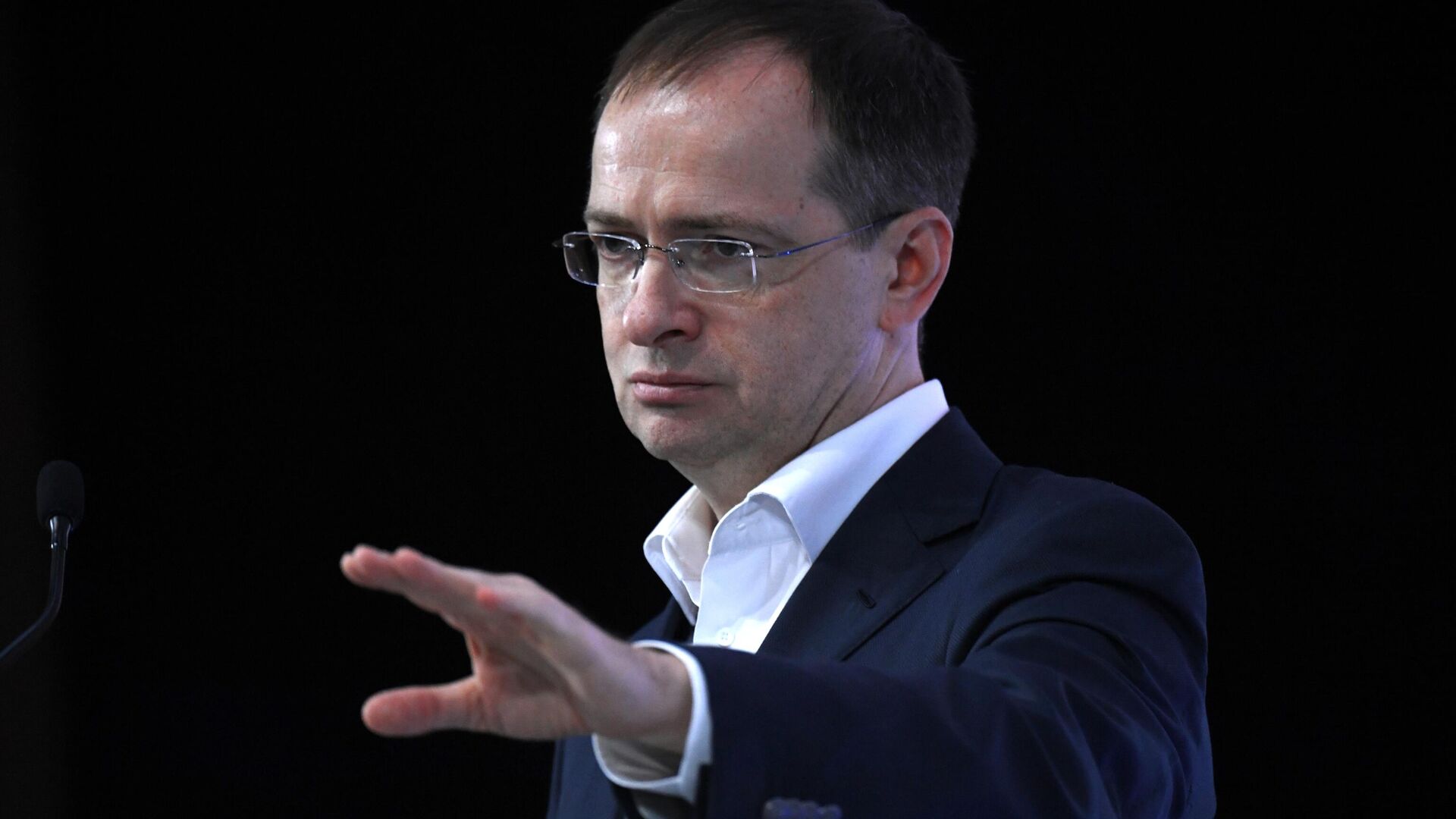 Мединский назвал непозволительной роскошью 11-летнее обучение в школе