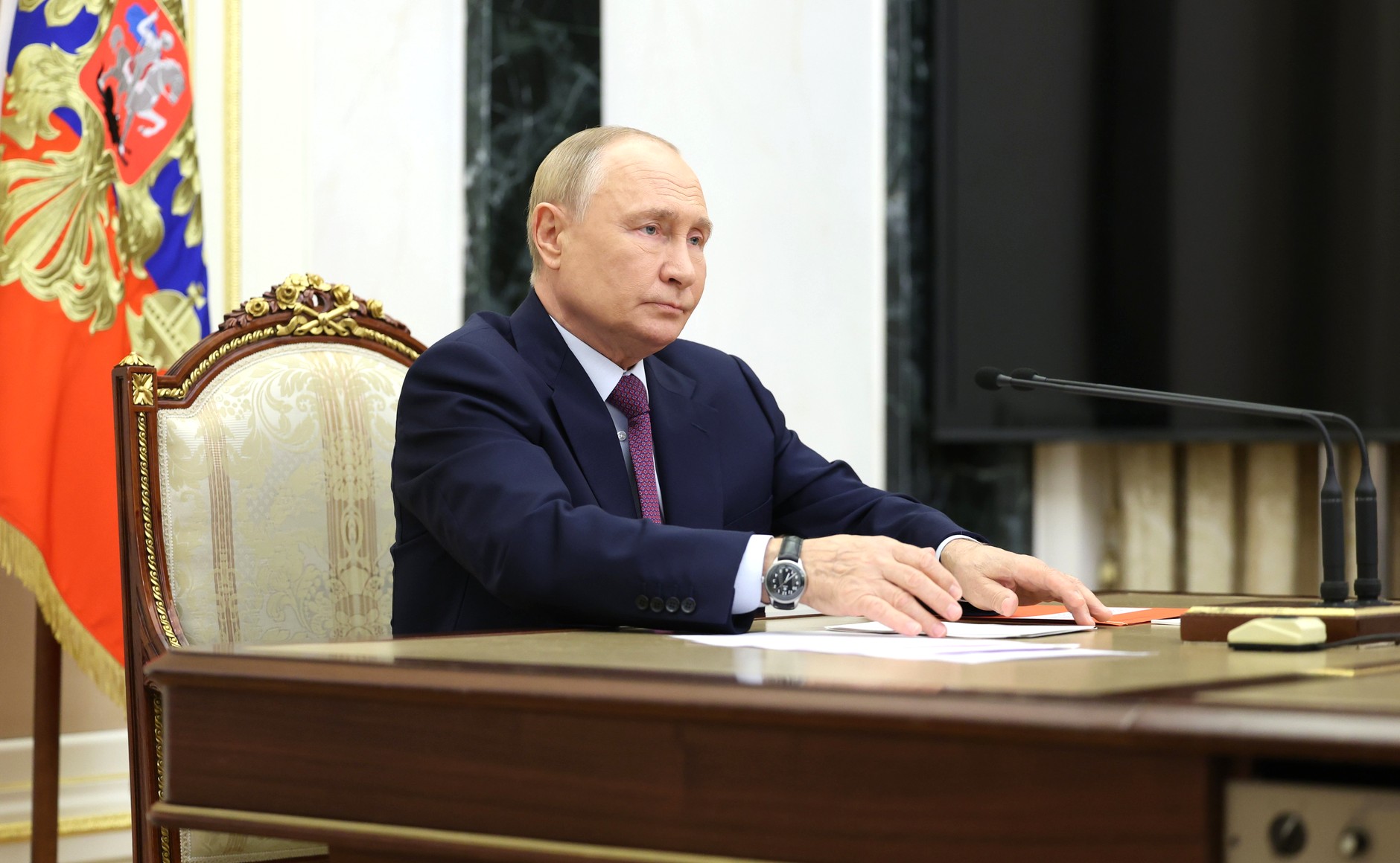 Путин призвал создавать в регионах хорошо оплачиваемые рабочие места