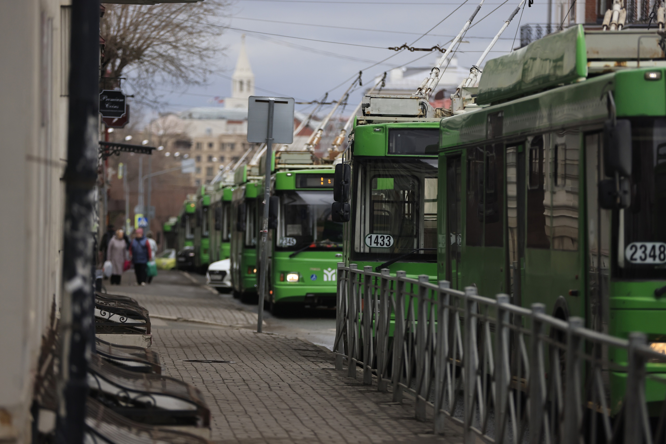 Ряд казанских трамваев и троллейбусов временно изменили маршрут