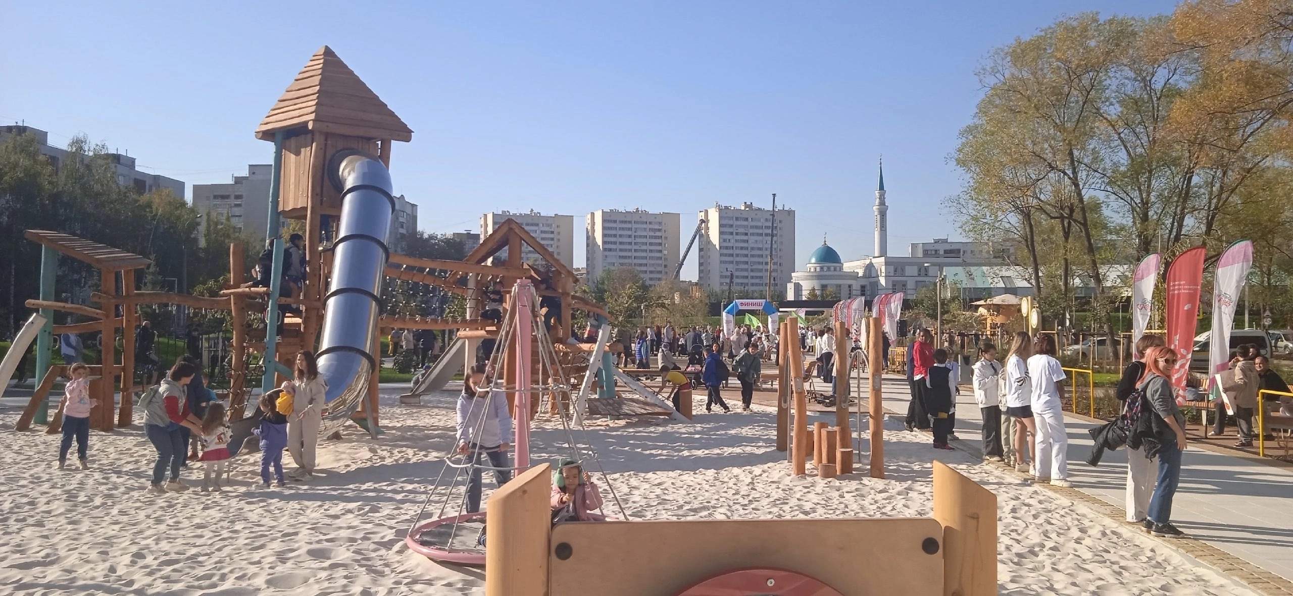 В Казани открылся инклюзивный парк на улице Серова