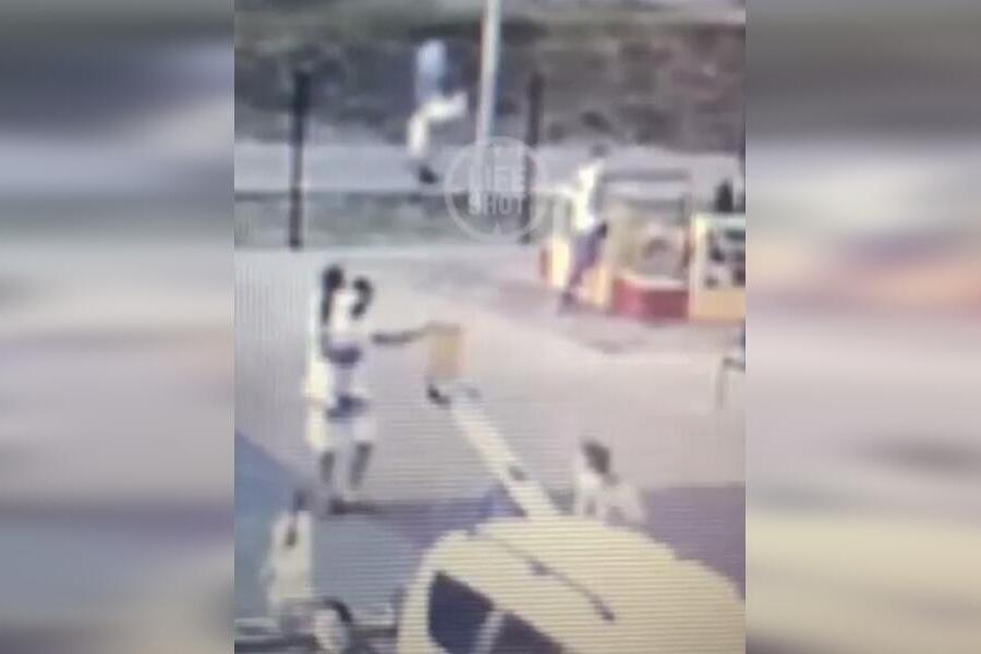 В Челнах с мужчины, сбросившего девочку с качелей, взыскали 150 тысяч рублей