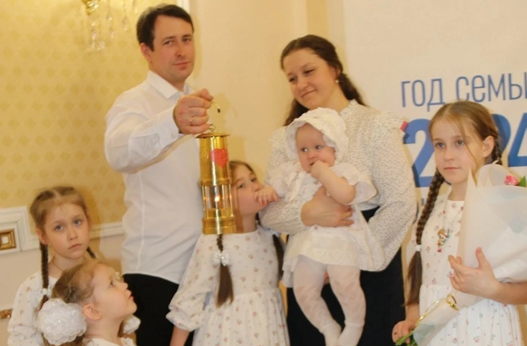Семью из Татарстана наградили медалью ордена от Путина