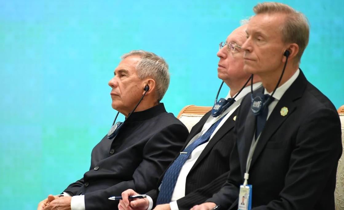 Минниханов обсудил с помощником президента Ушаковым подготовку к саммиту БРИКС