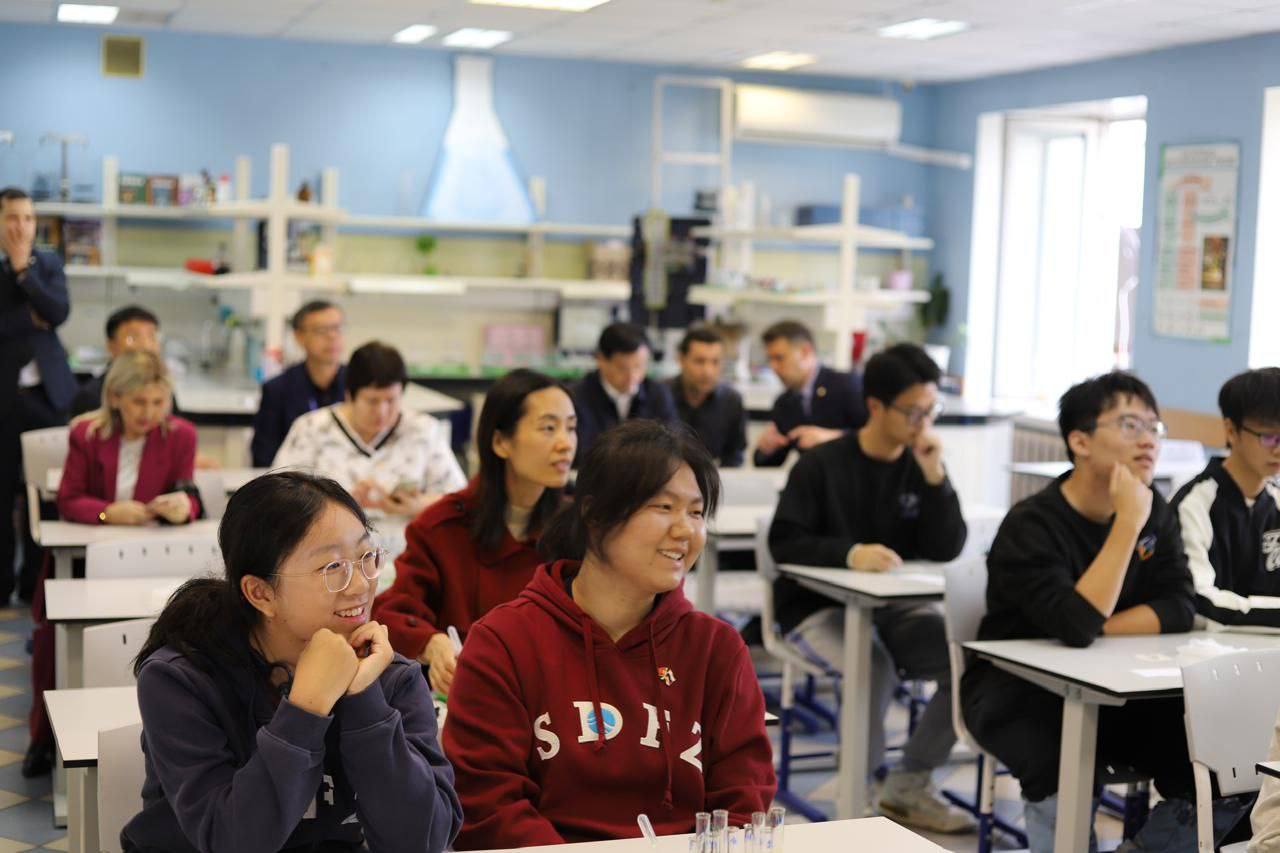 Делегация средней школы из Китая побывала в казанской гимназии № 183