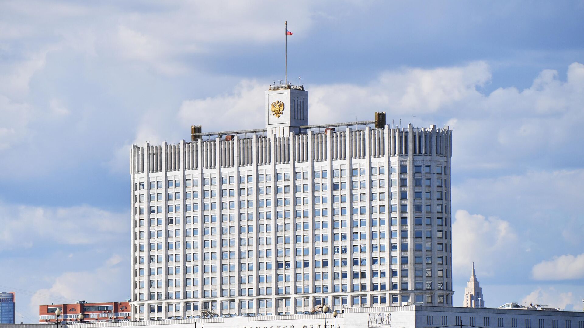 В проекте бюджета России планируется ежегодное снижение расходов на оборону