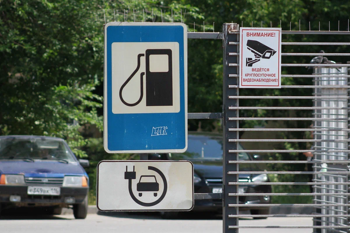 В реестр парковочных разрешений Казани с начала года внесли 275 электрокаров