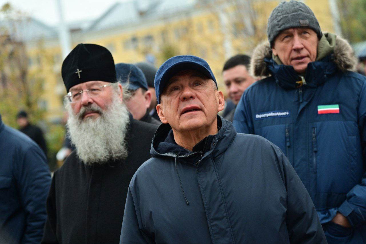 Рустам Минниханов посетил храм-памятник на Казанке и открыл Белую мечеть