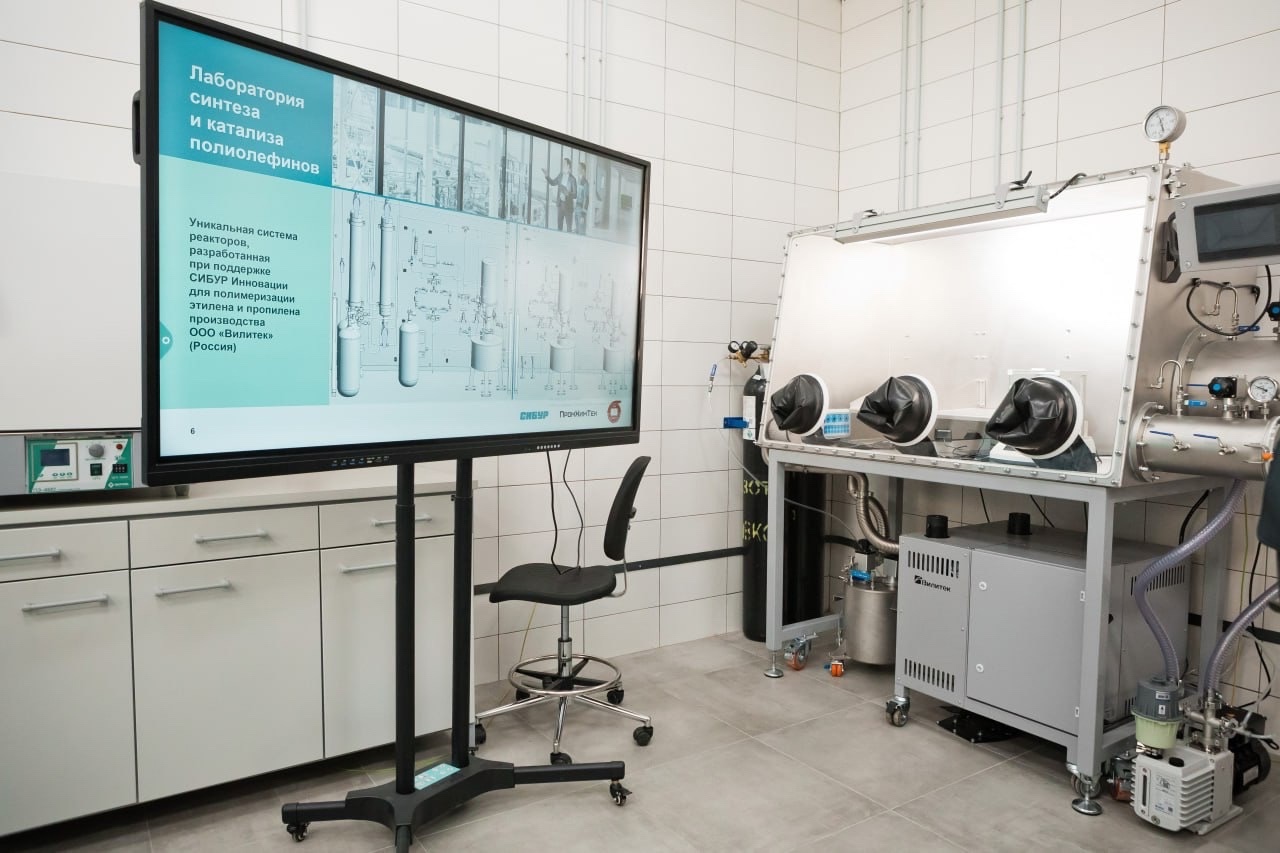 Первую в России полиолефиновую лабораторию открыли в КНИТУ