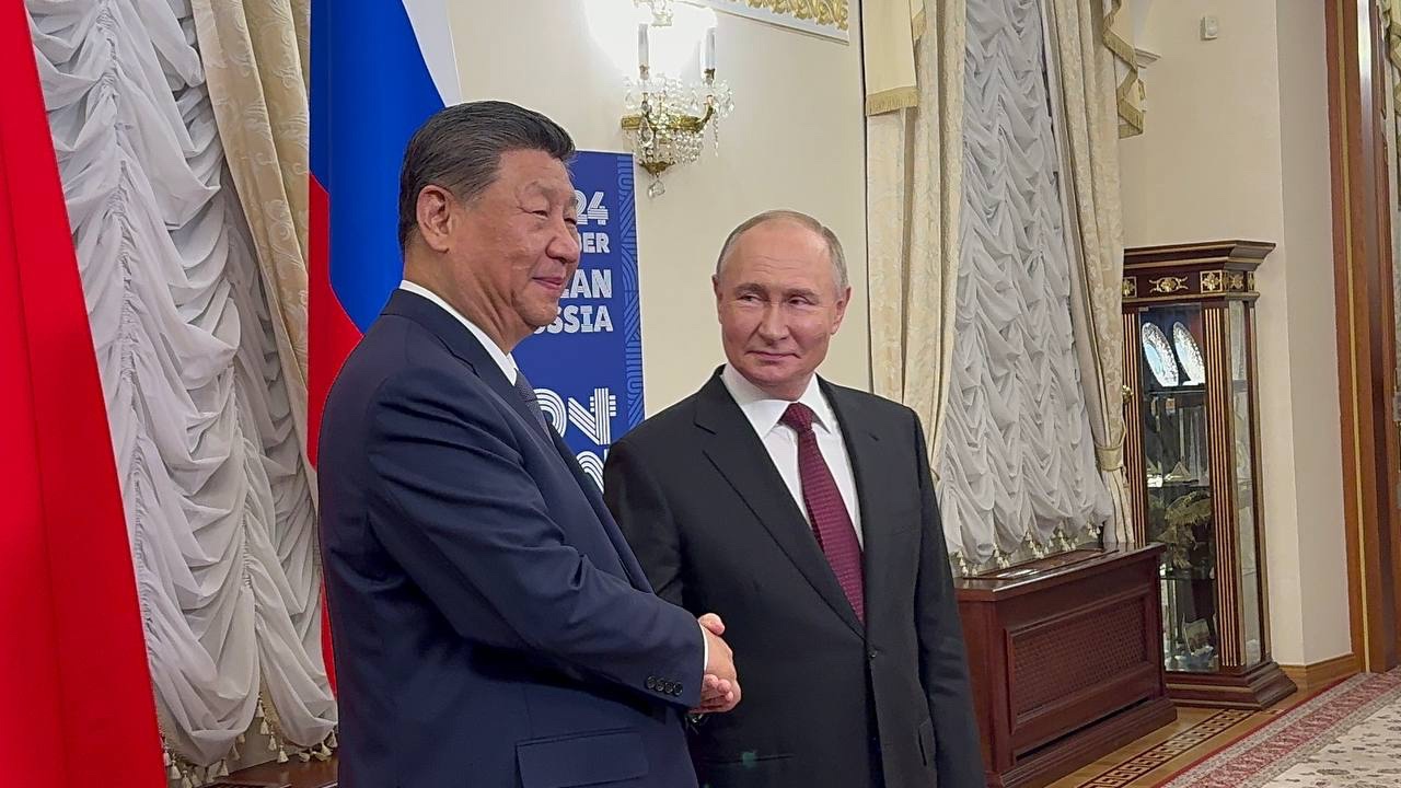 Начались переговоры Путина и Си Цзиньпина в Казани