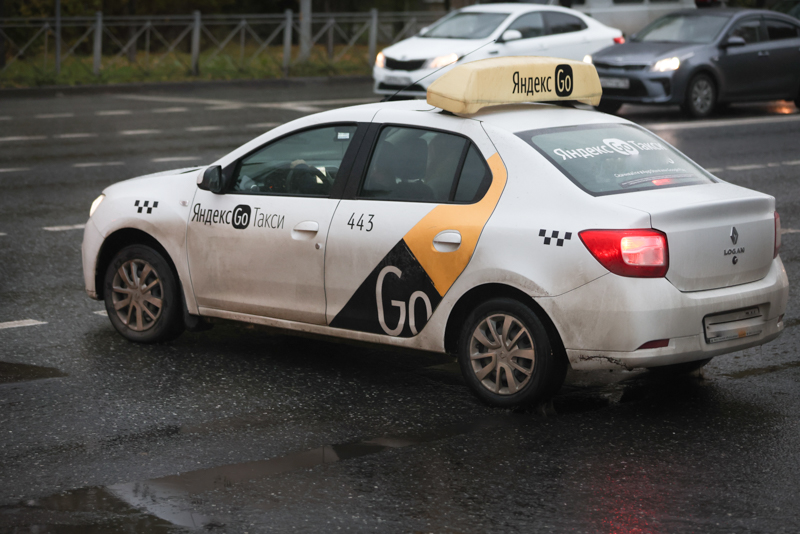 Такси намерены оборудовать перегородками между водителем и пассажиром