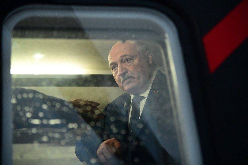 Минниханов показал Лукашенко новые вертолеты казанского завода