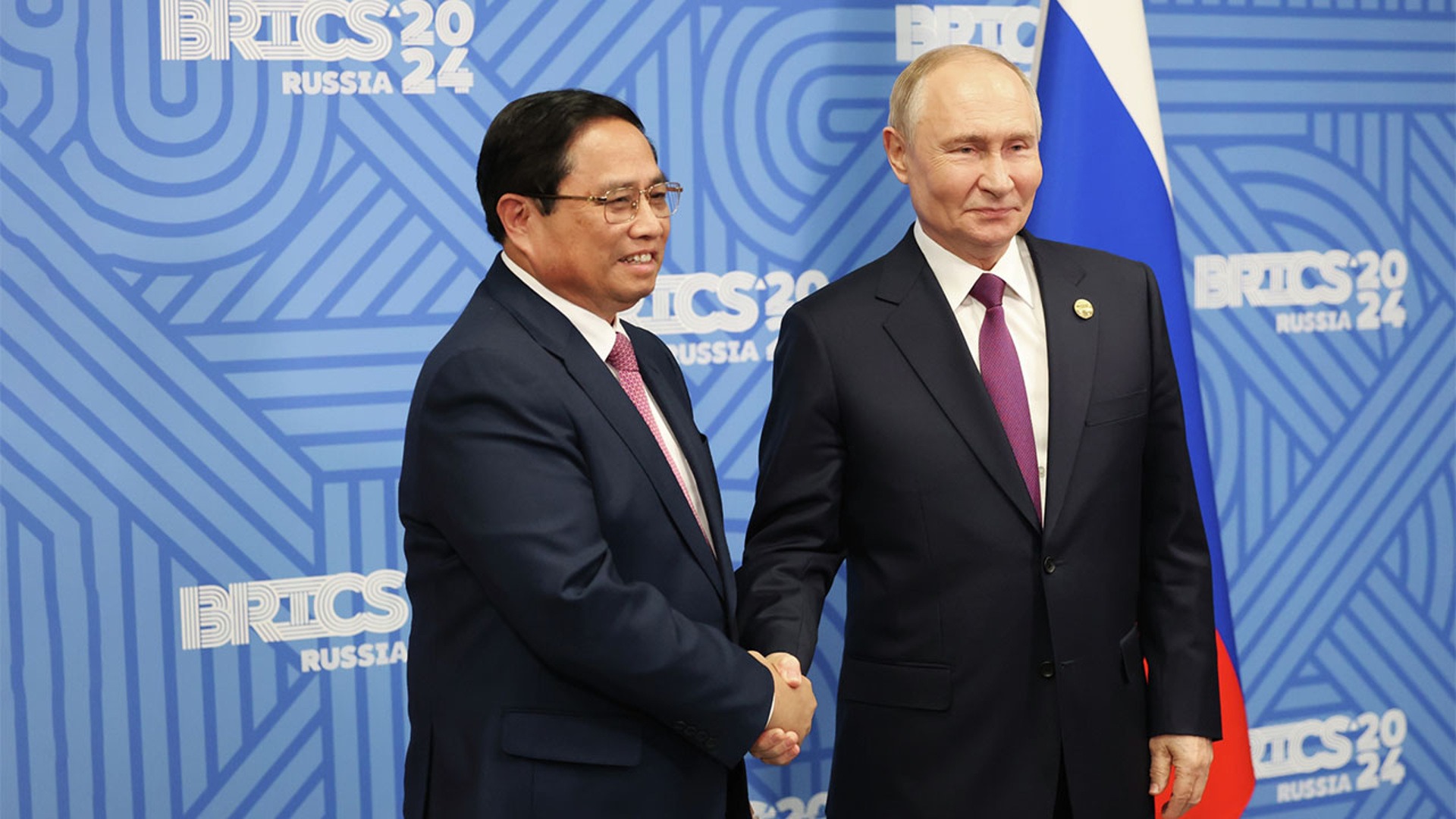 Премьер Вьетнама подарил Путину драконов на день рождения