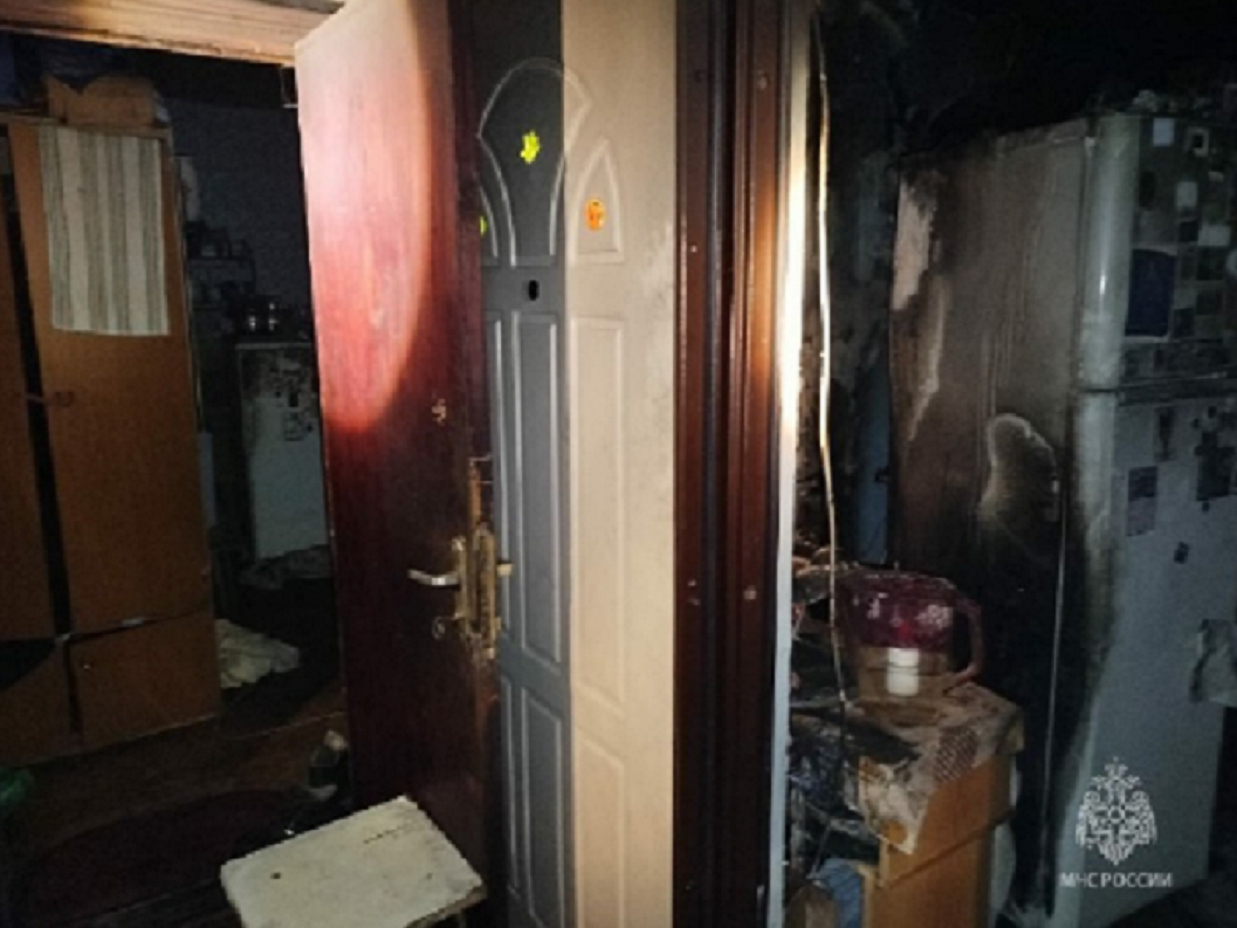 На пожаре в жилом доме в Альметьевске спасли четырех человек