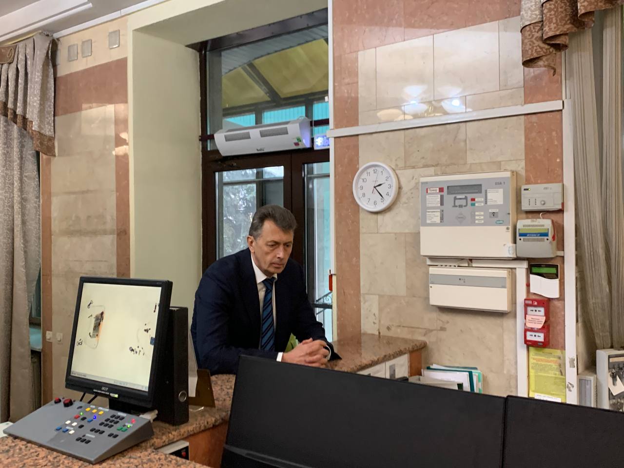Игорь Куляжев пришел в суд, чтобы дать показания по делу о вымогательстве 5 млрд