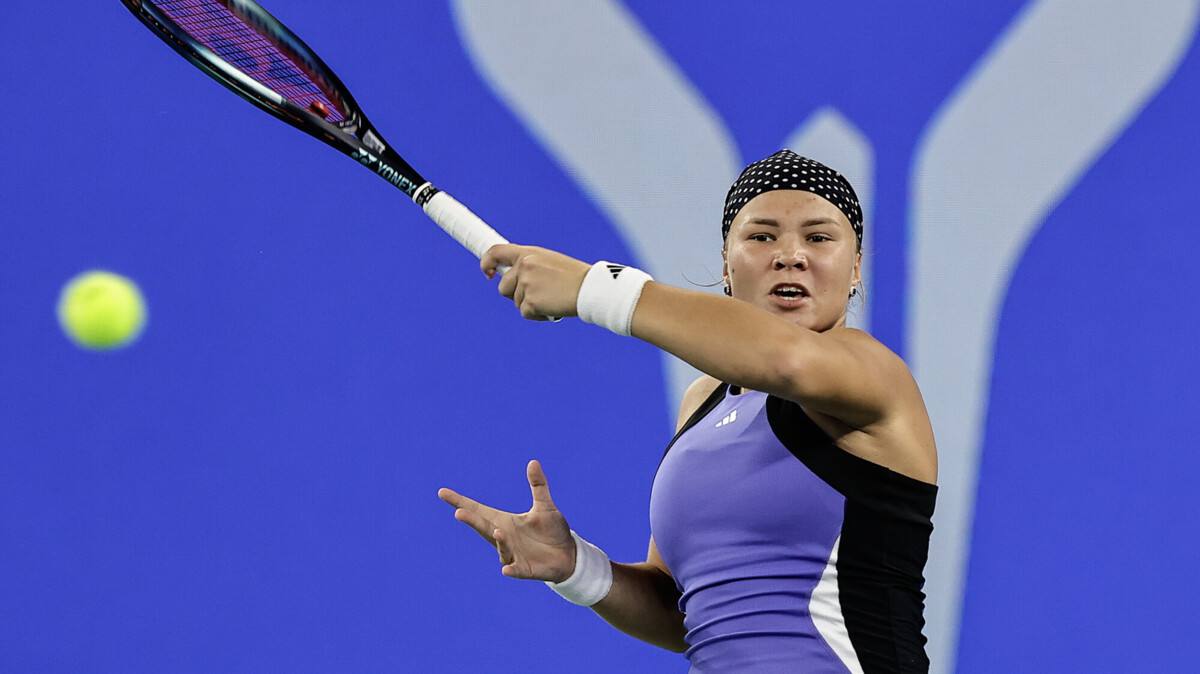 Теннисистка Шнайдер вышла во второй круг WTA-250 в Гонконге