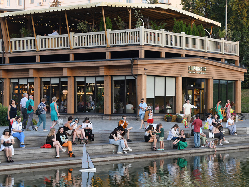 Парк «Черное озеро» в Казани начали готовить к зиме