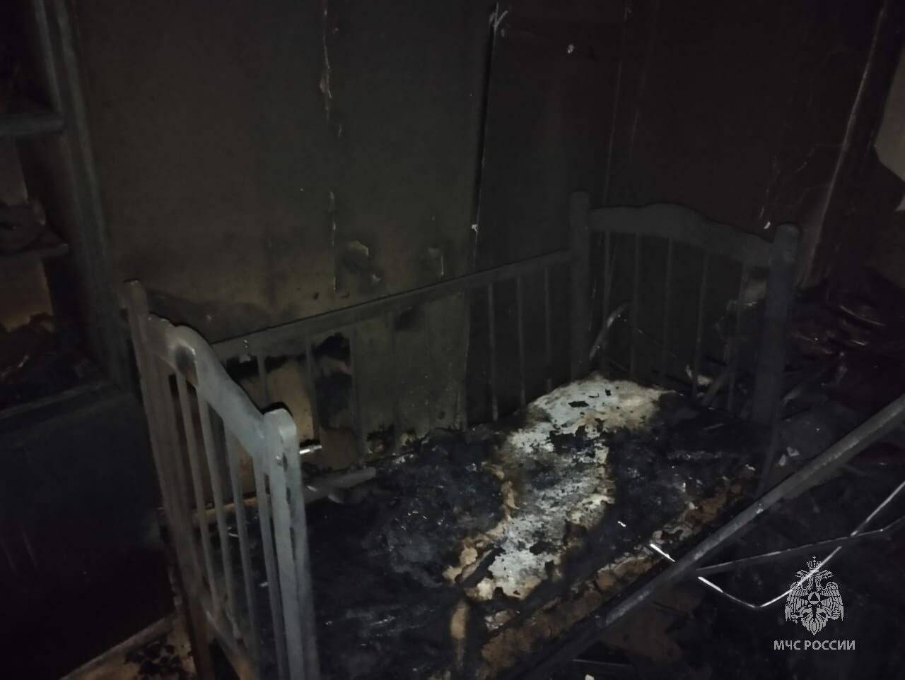 Мать с трехлетним ребенком пострадали при пожаре в Набережных Челнах