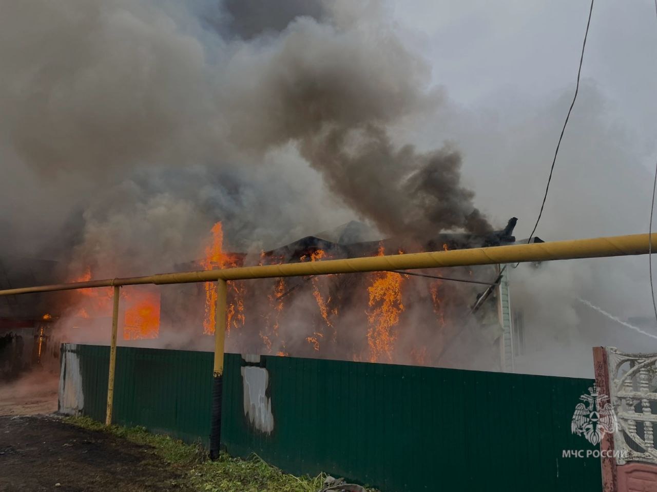 В Пестречинском районе сгорел дом с надворными постройками