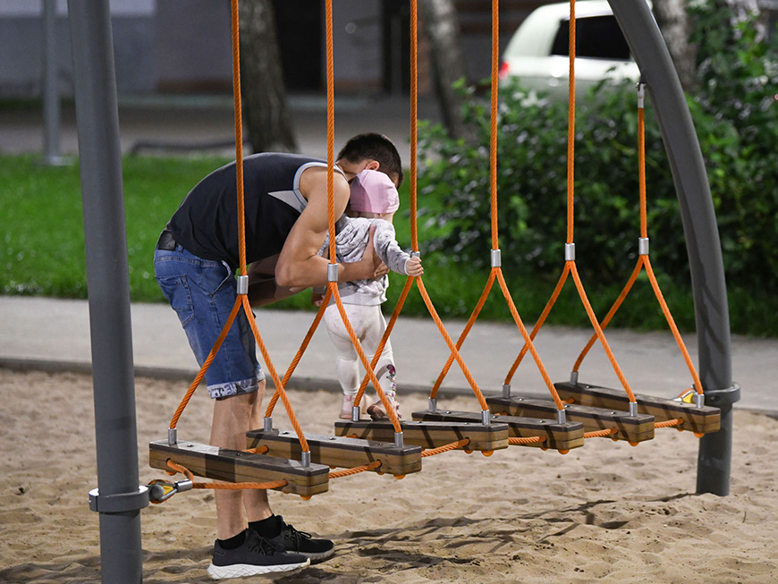 Мужчины в России начали чаще уходить в декрет в 2024 году