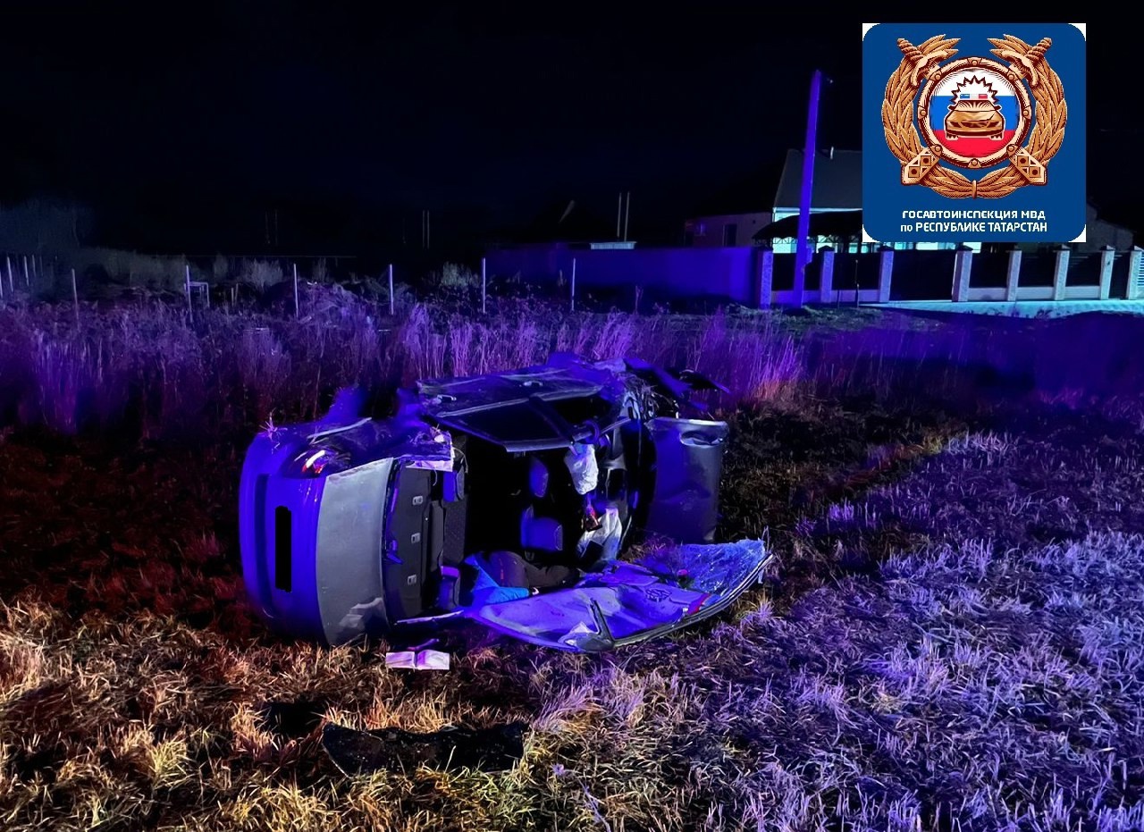 Водитель «Лады» в Татарстане разогнался по трассе и вылетел в кювет