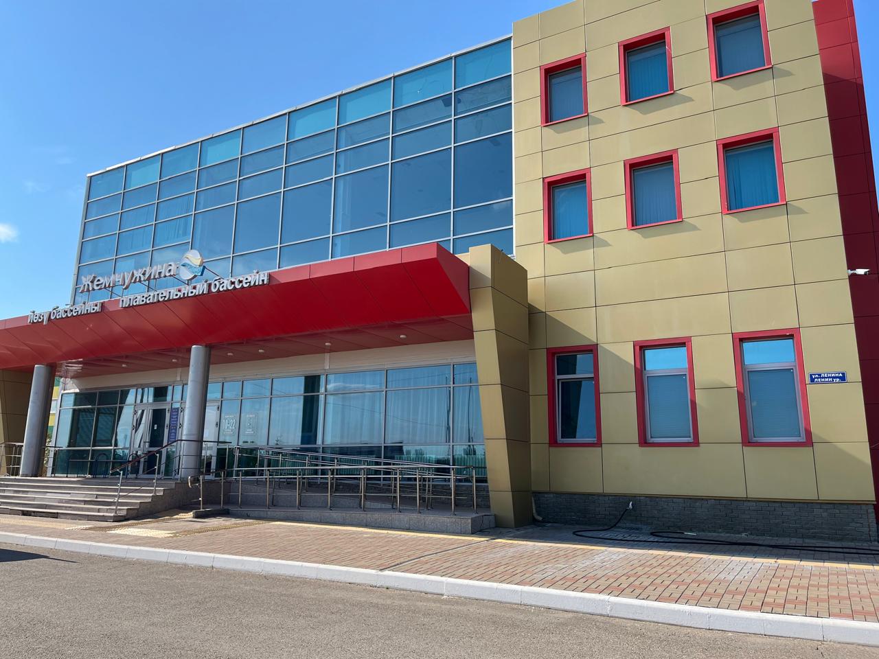 Директор школы в Татарстане пойдет под суд после смерти мальчика в бассейне