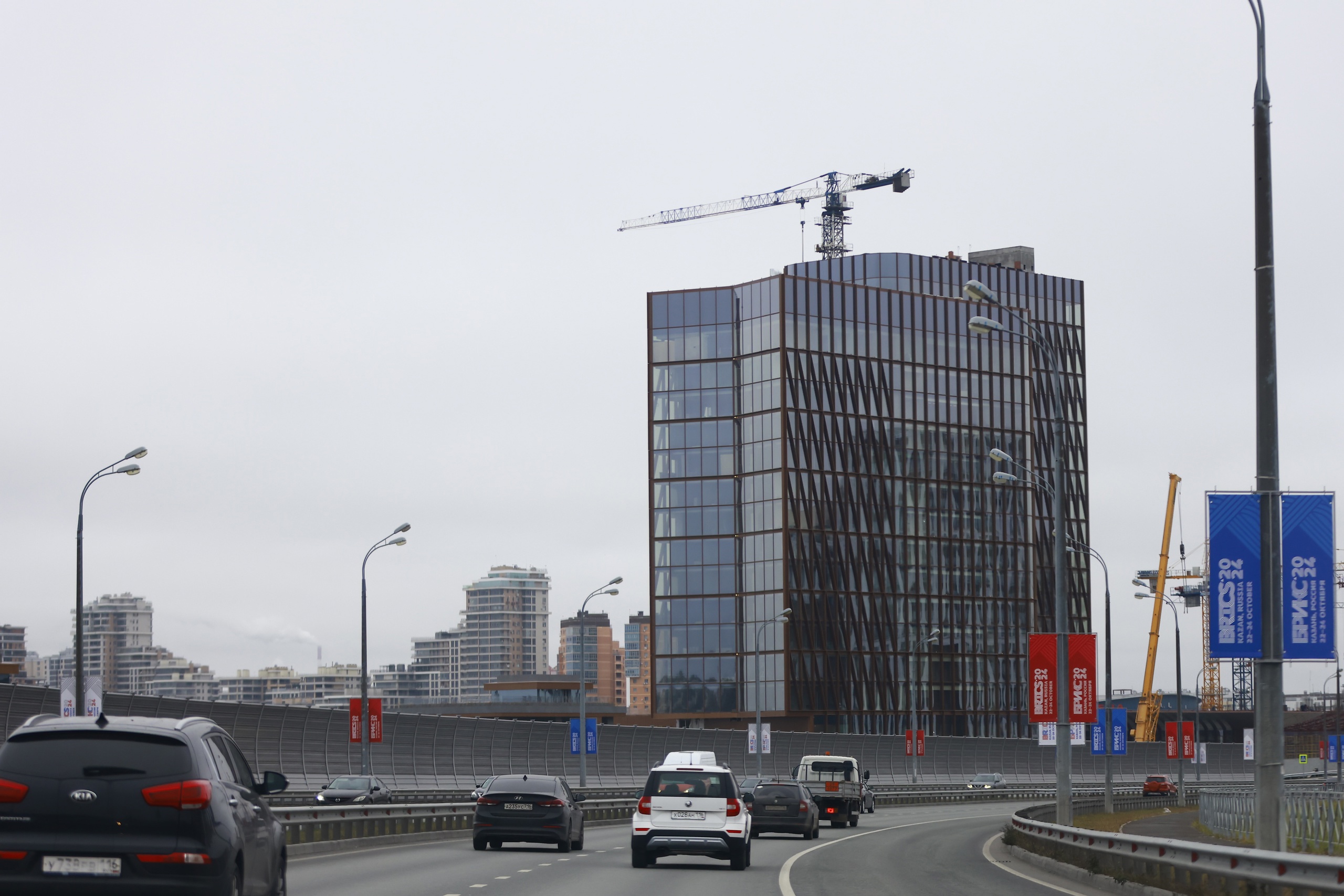 Доцент Щербаченко предупредил о повышении цен на бензин и авто в ноябре