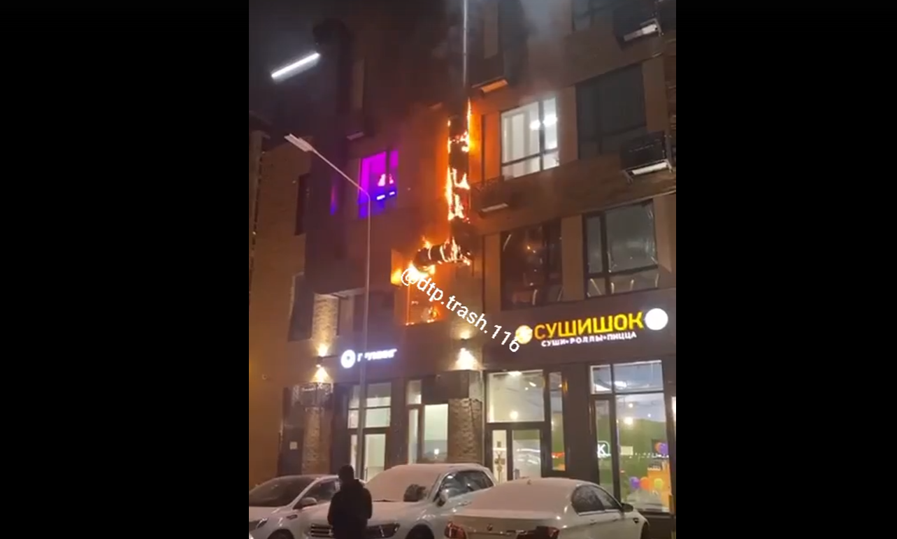 В казанском ЖК «Светлая долина» горела вытяжная труба ресторана