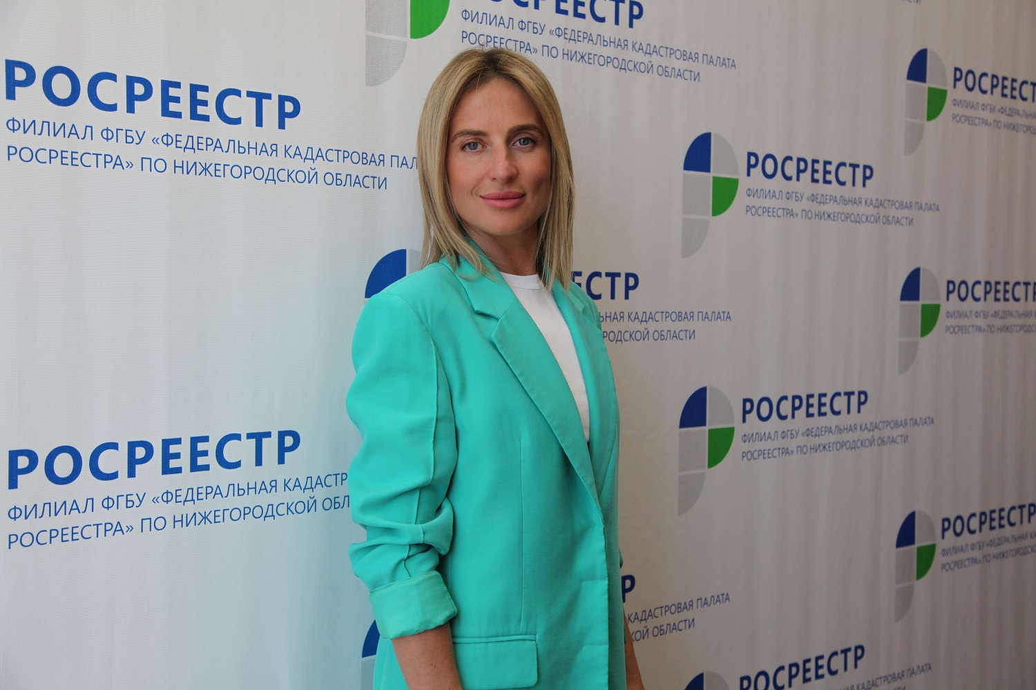 Глава нижегородского Росреестра  кинула пакет с бутылками в бортпроводницу