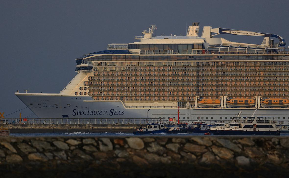 Около 500 жителей России застряли на круизном лайнере в Японии
