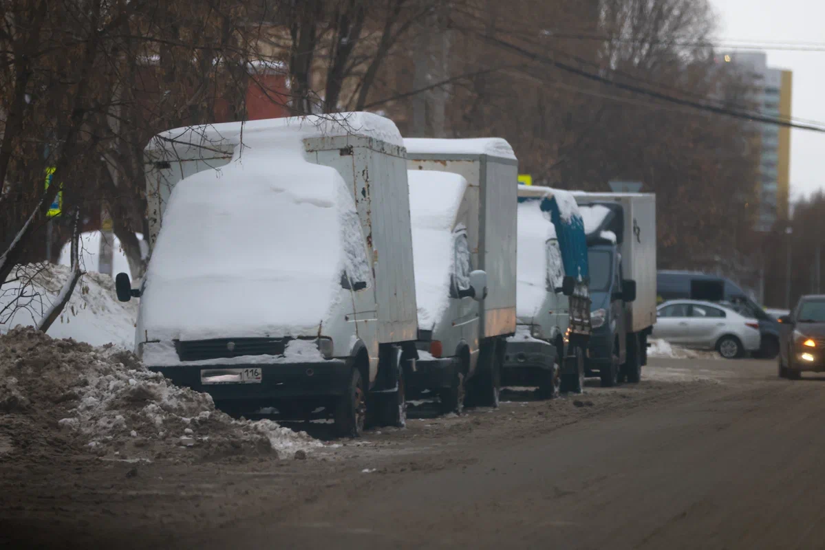 С улиц Казани эвакуируют одиннадцать брошенных авто