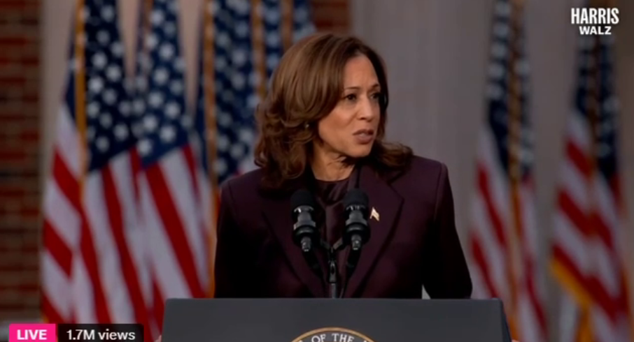 Камала Харрис обратилась к сторонникам после поражения на выборах