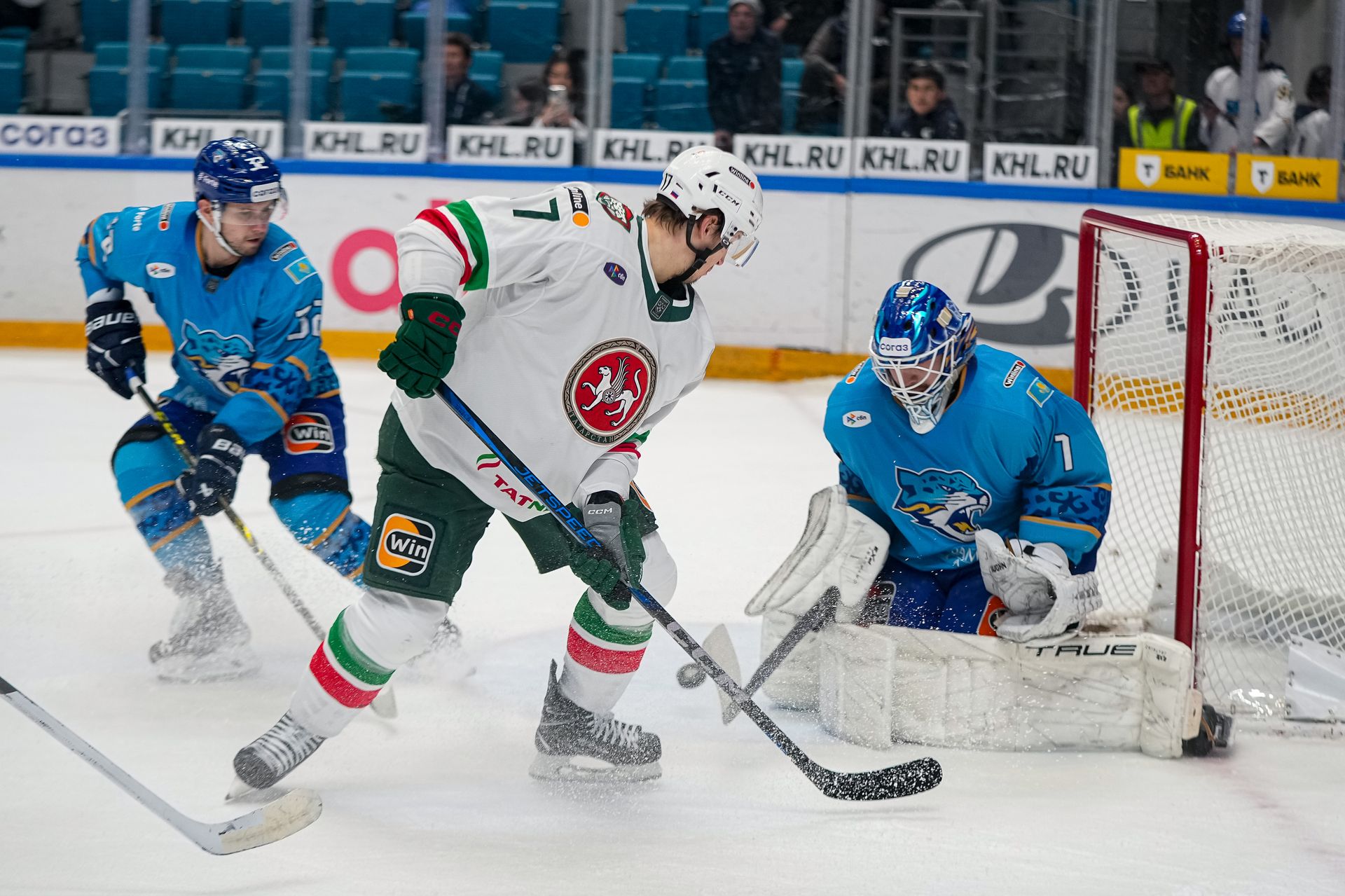 «Ак Барс» обыграл «Нефтехимик» в Нижнекамске