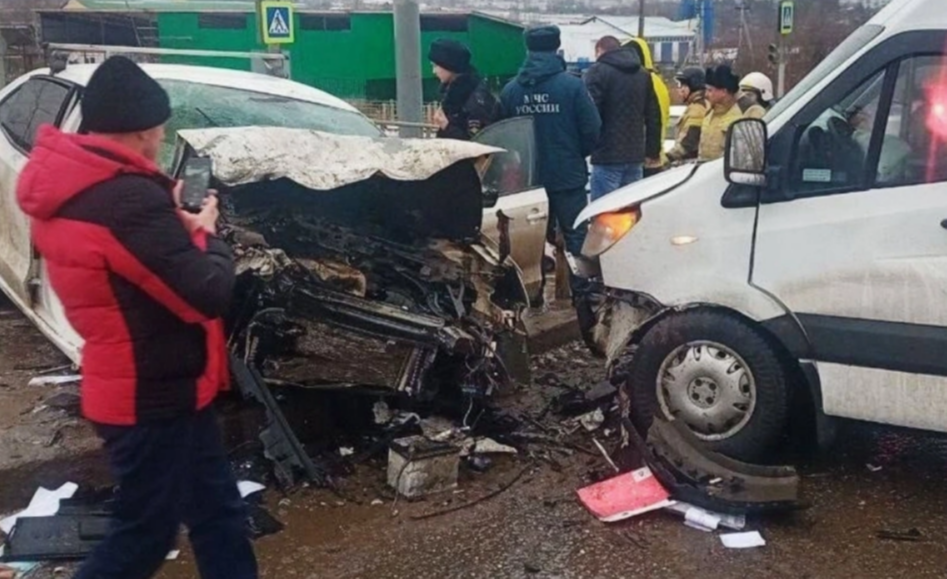 В ДТП с автобусом, перевозившим детей в Удмуртии, погибли четыре человека
