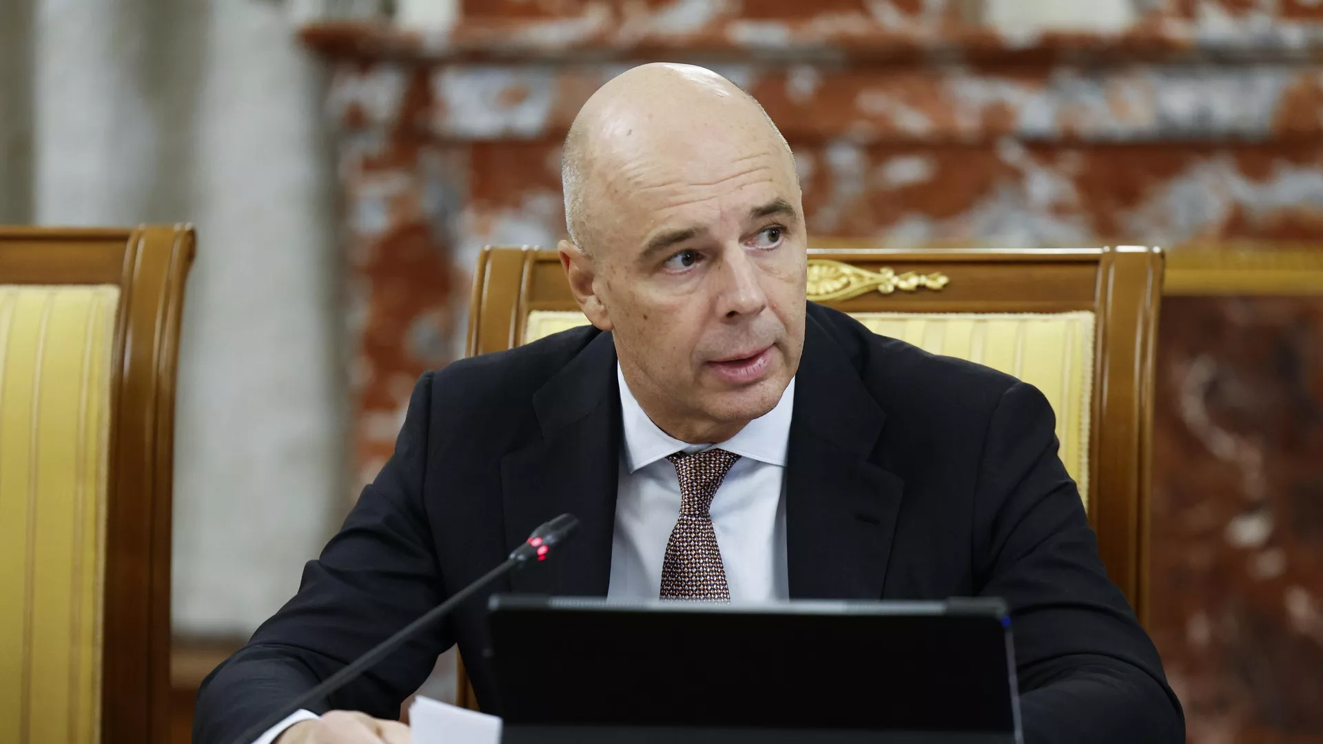 Министр финансов Силуанов заявил, что россиянам не нужны доллары