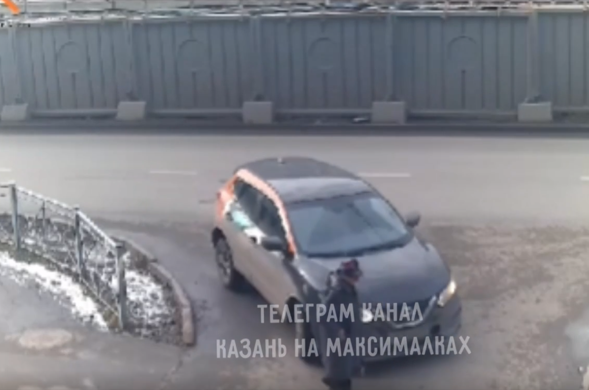 В Казани задержали водителя без прав, сбившего пенсионерку во время погони с ГАИ