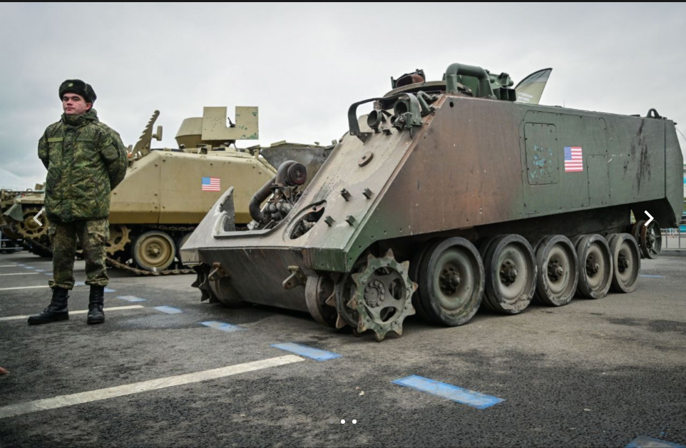 Герои России побывали на выставке трофейной техники НАТО в Казани