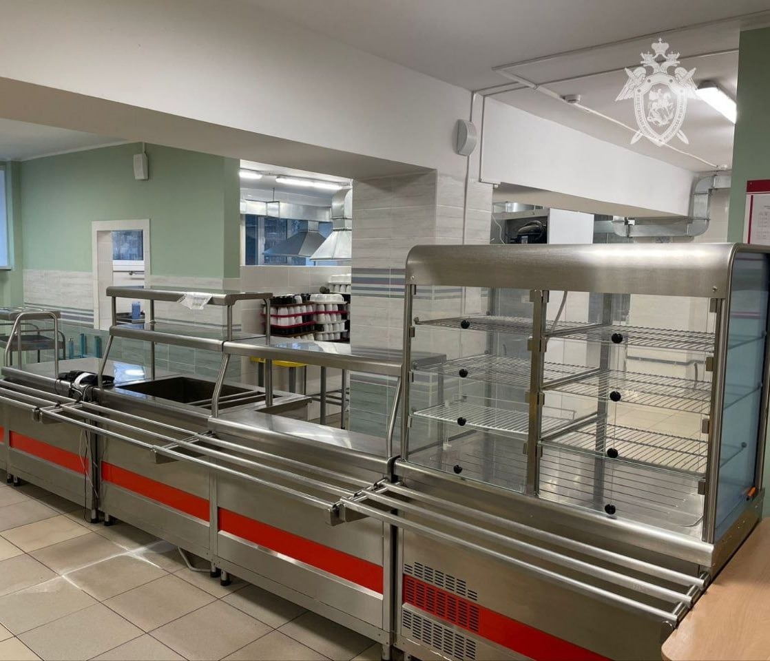 В Чувашии 19 детей отравились в школьной столовой