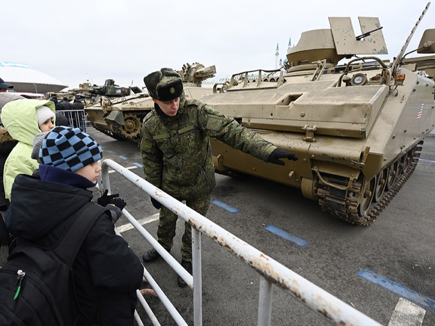 Выставку военной техники НАТО в первый день посетили почти 13 тысяч человек