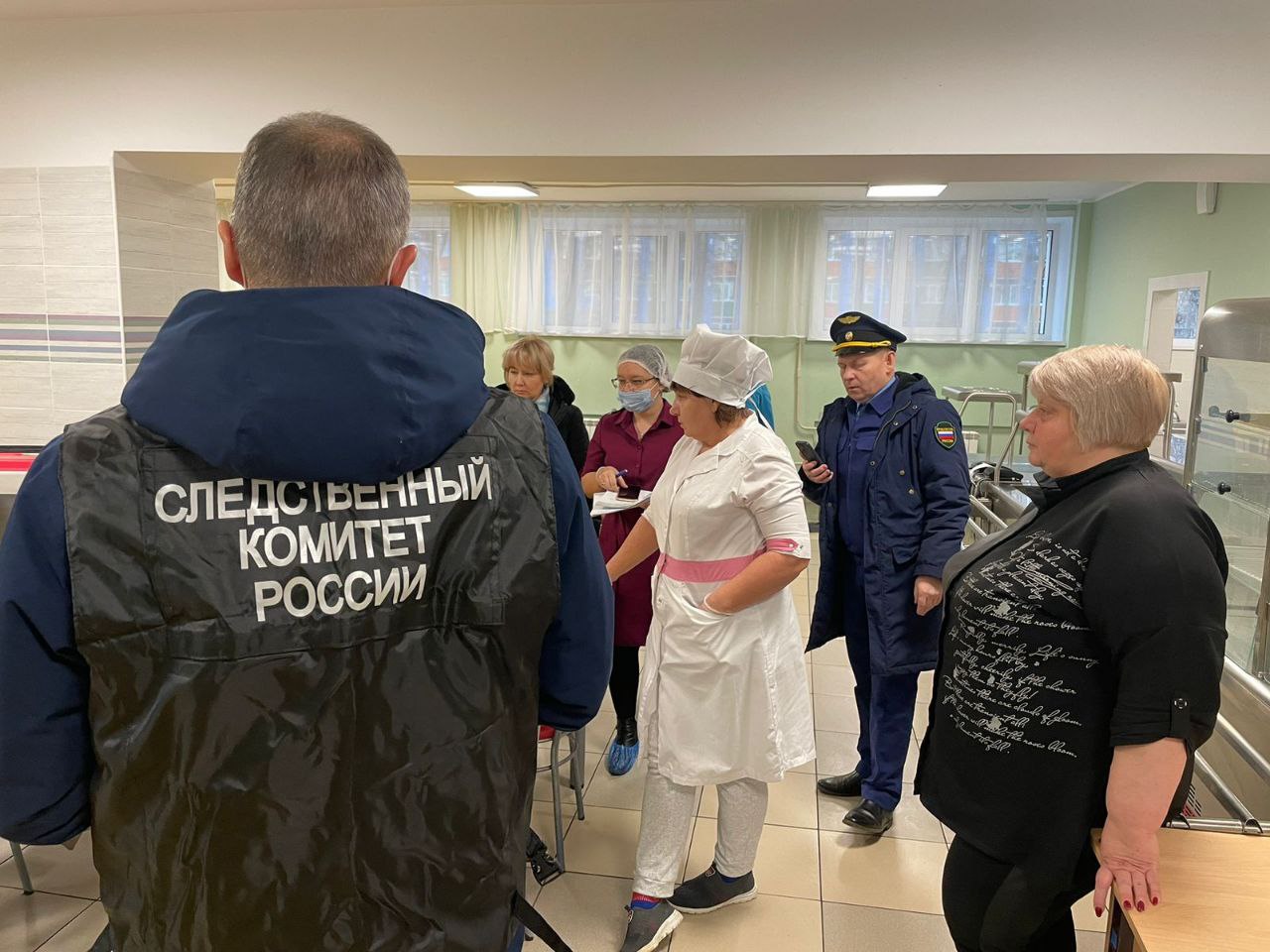 В Чувашии более сотни людей обратились к врачам после отравления в школе