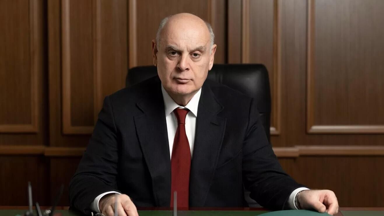 Президент Абхазии Бжания подал в отставку после массовых протестов